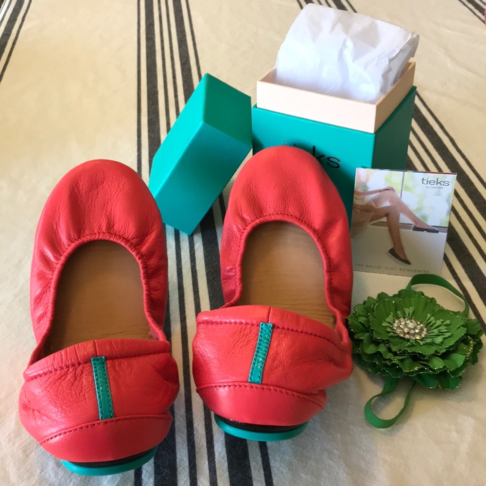 Brand New in Box Poppy Tieks Size 11